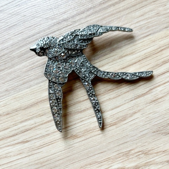 Banana Republic Silver Tone CZ Barn Swallow Bird Brooch Pin - Picture 1 of 11